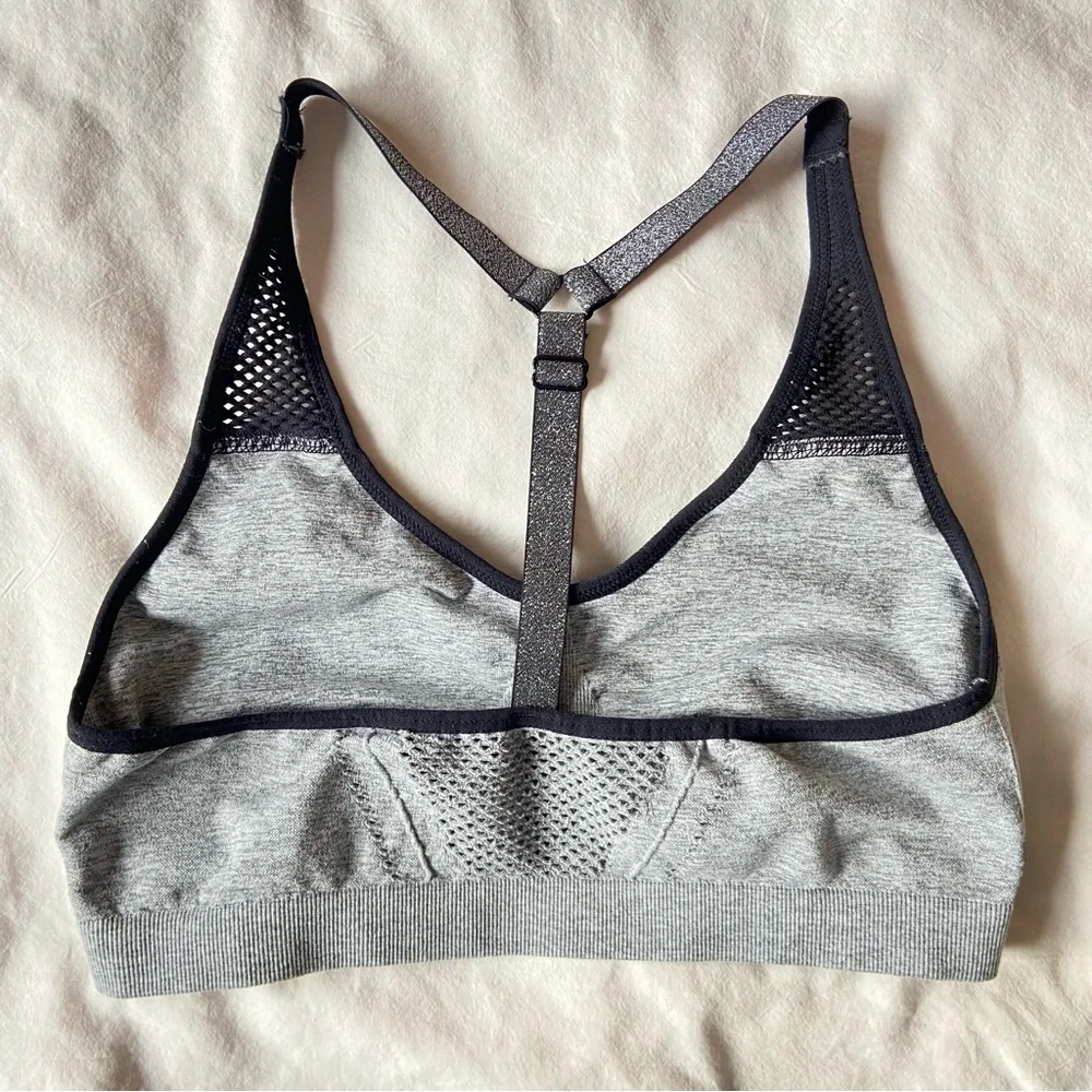 Delia’s by Maidenform girls sports T-back bra/top. Size XL. One gray, one mint.